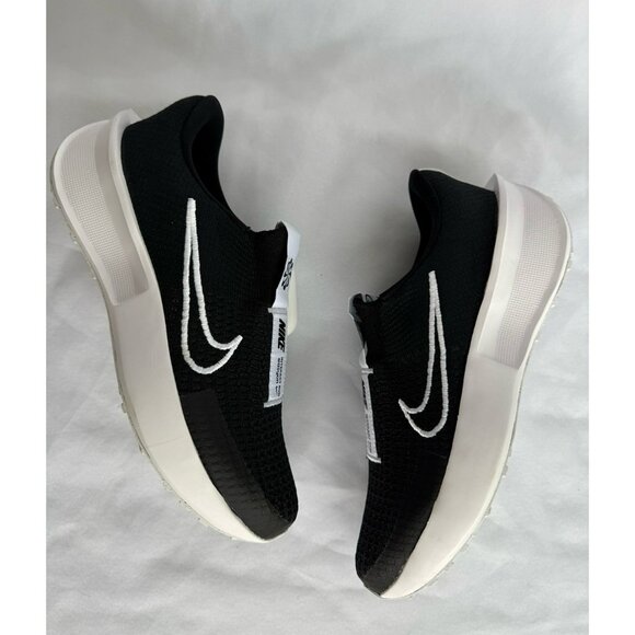 8.5 WOMEN'S NIKE INTERACT RUN EASYON BLACK WHITE FV5590-001 BLACK WHITE RUNNING - Picture 1 of 7